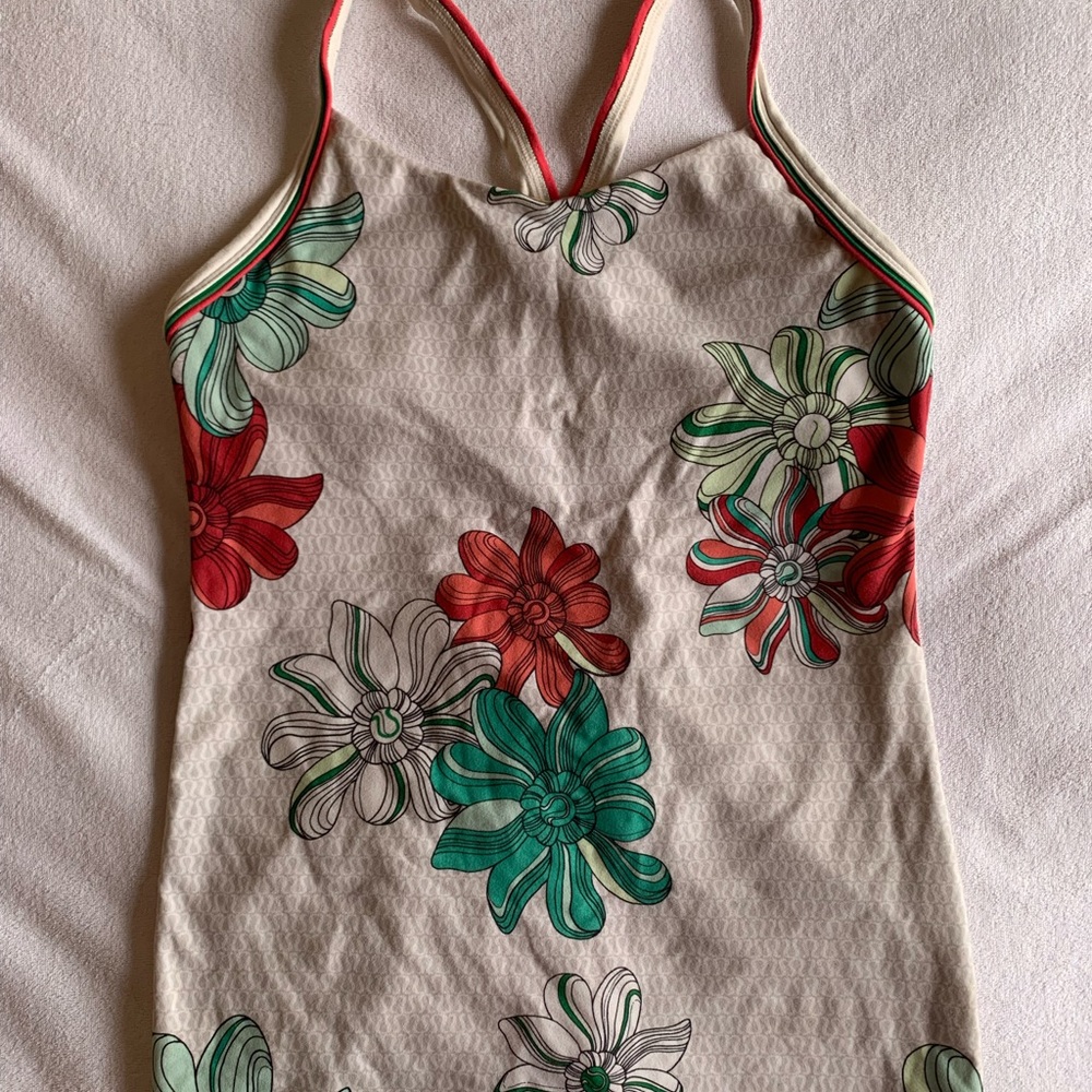Lululemon Ujjayi Y Tank Size 6